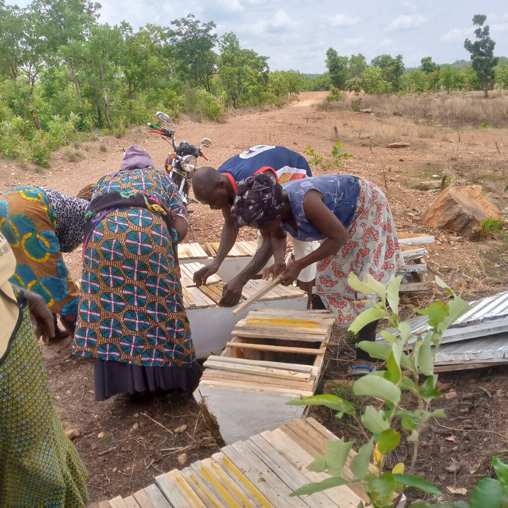 Bouzalou : vingt jeunes formés à l'apiculture pour renforcer les moyens de subsistance de la communautés locales img 20240412 115235 192